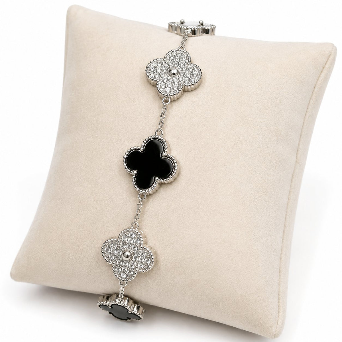 Clover Diamond and Black Stone Bracelet in 18K Gold