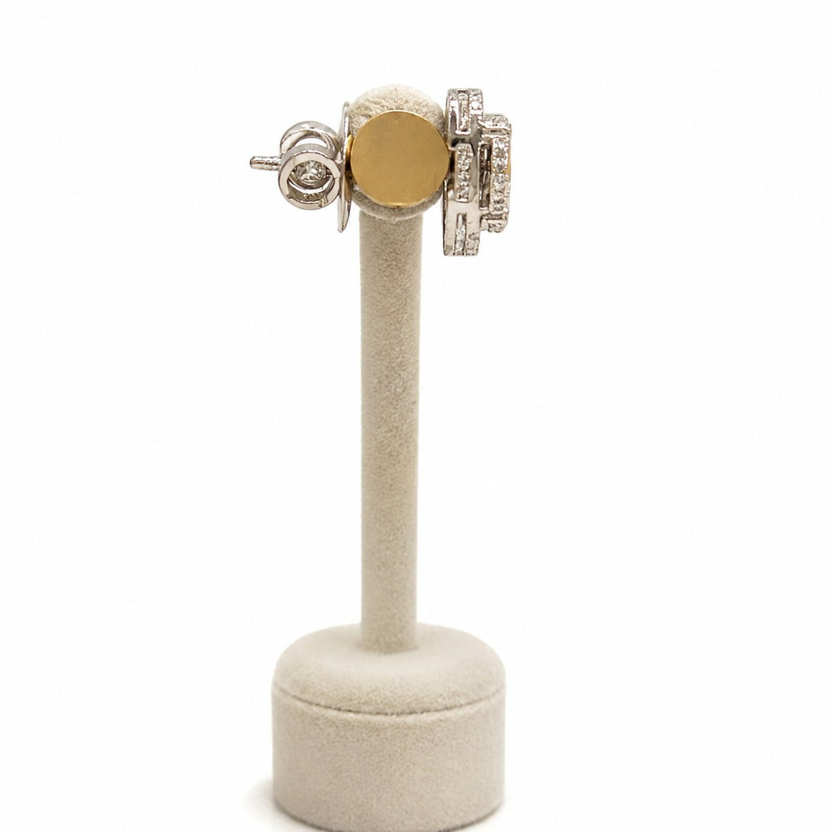 Oval Halo Diamond Stud Earrings in 14K Gold