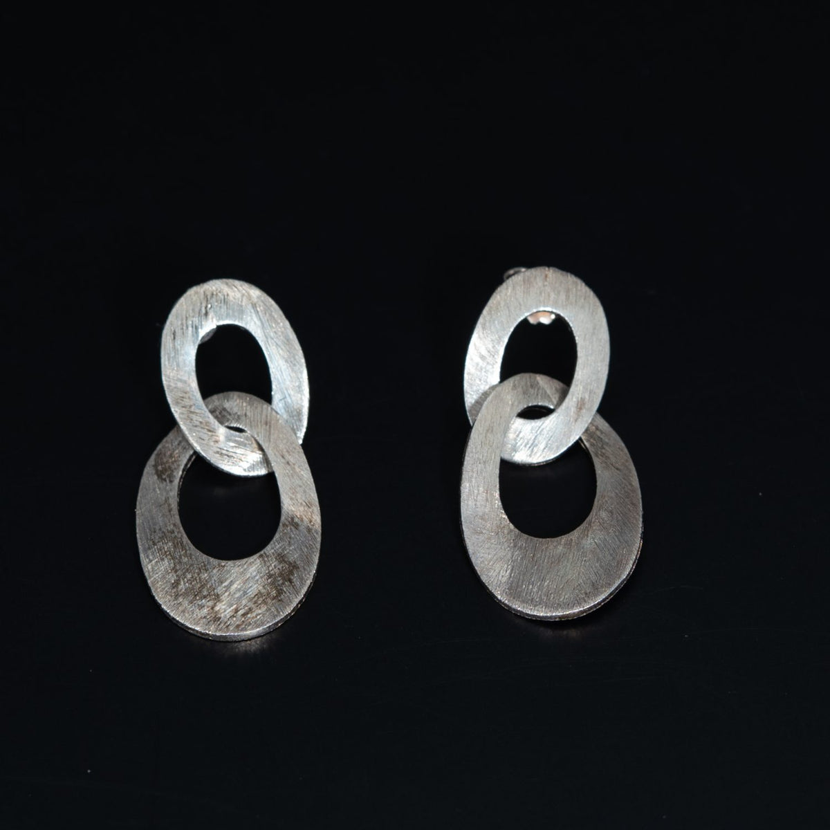Silver Interlocking Circle Earrings