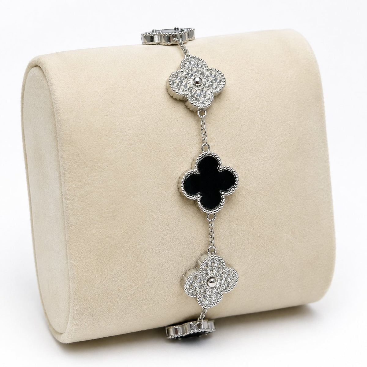 Clover Diamond and Black Stone Bracelet in 18K Gold