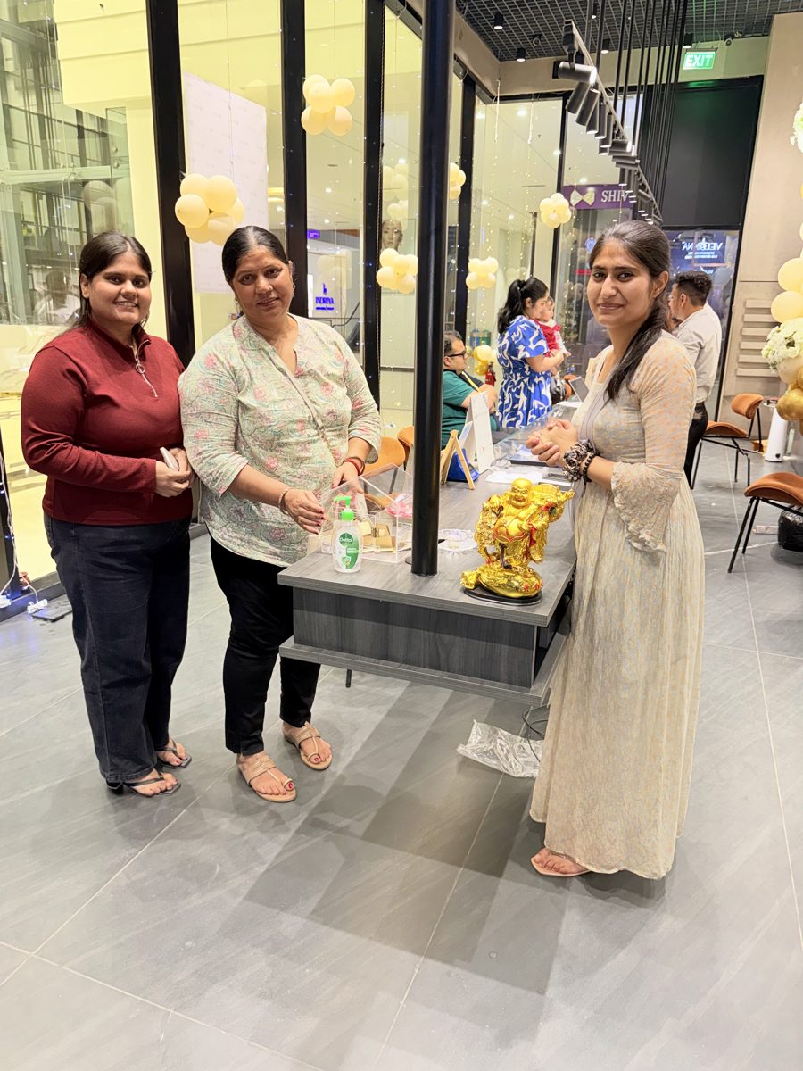 Velonna customer in store