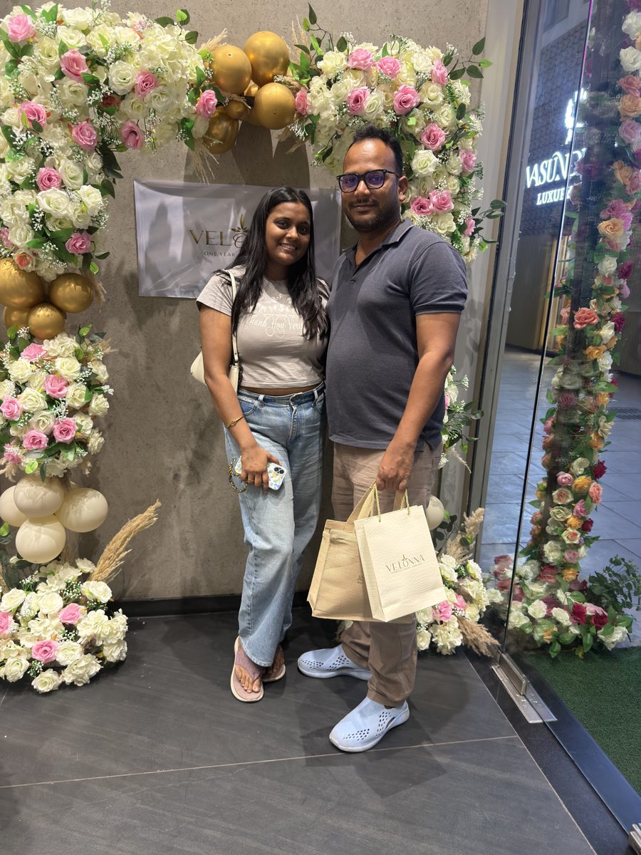 Velonna customer in store
